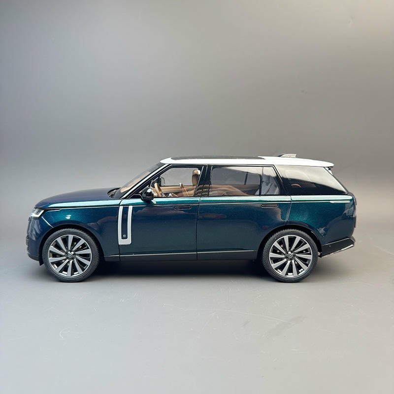 LCD 1:18 Land Rover Range Rover SV 2022 Long Wheelbase Diecast Car