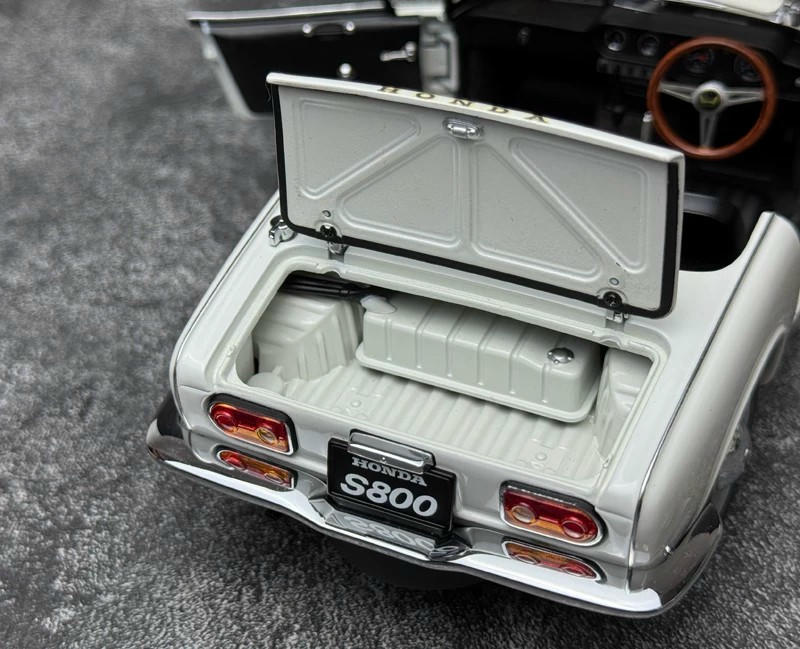 AUTOart 1:18 Honda S800 Roadster Diecast Model