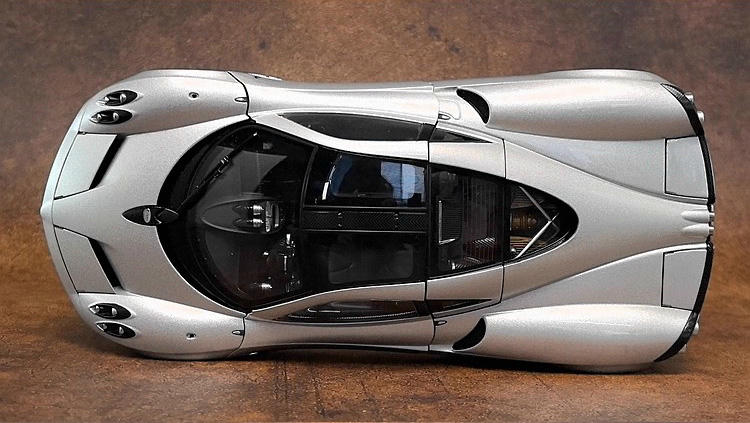 AUTOart Pagani Huayra 1:18 Diecast Car