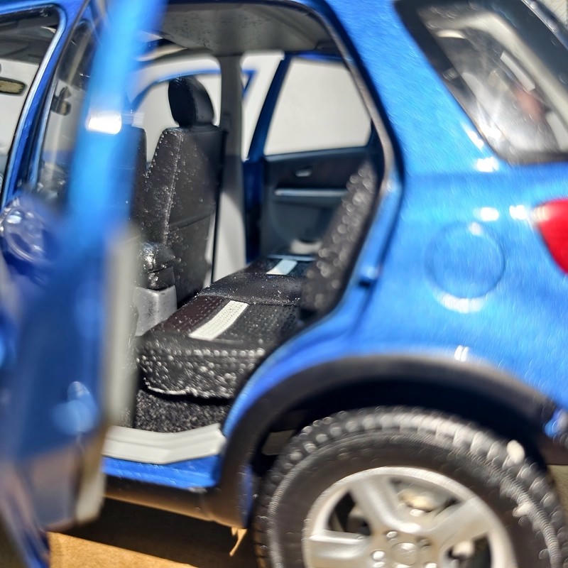 Original 1:18 Suzuki SX4 Diecast Car Model