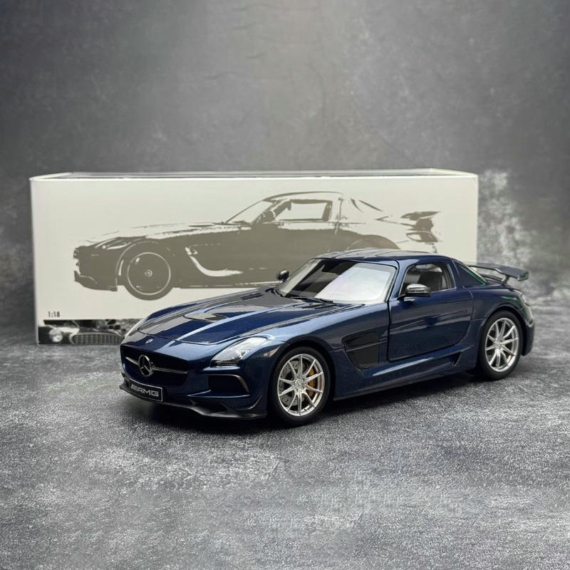 Minichamps 1 :18 Mercedes-Benz SLS AMG RoadsterDiecast Model Car – Metallic Blue