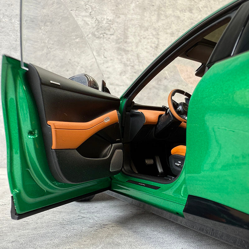 Xiaomi YU7 Alloy Model – 1:18 Scale
