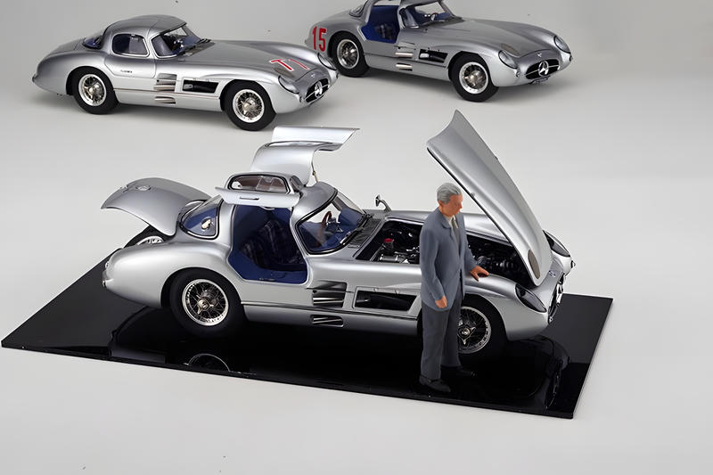 CMC 1:18 Mercedes-Benz 300 SLR Uhlenhaut Coupé 1955 Diecast Car – Silver M-246 Puppet Version