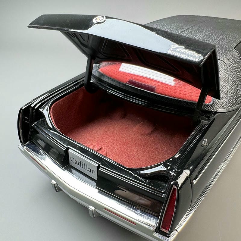 Xiaoguang 1:18 Cadillac Wood Die-Cast Model Car