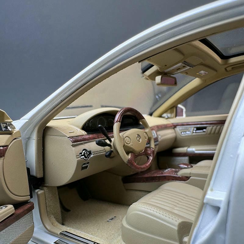 MH 1:18 Scale Mercedes-Benz S600L W221 Diecast Model Car