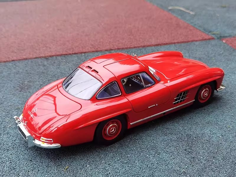 Minichamps 1:18 Mercedes-Benz 300SL W198 1954 “Gullwing” Diecast Model Car