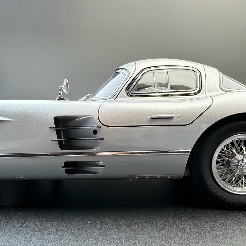 V8 Model 1:18 Mercedes‑Benz 300 SLR Resin Model