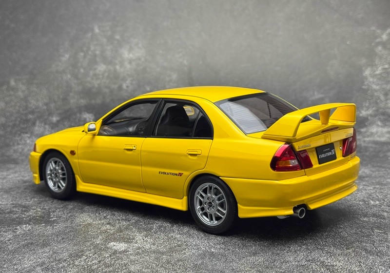 MotorHelix 1:18 Mitsubishi Lancer EVO 4th Generation Diecast Car