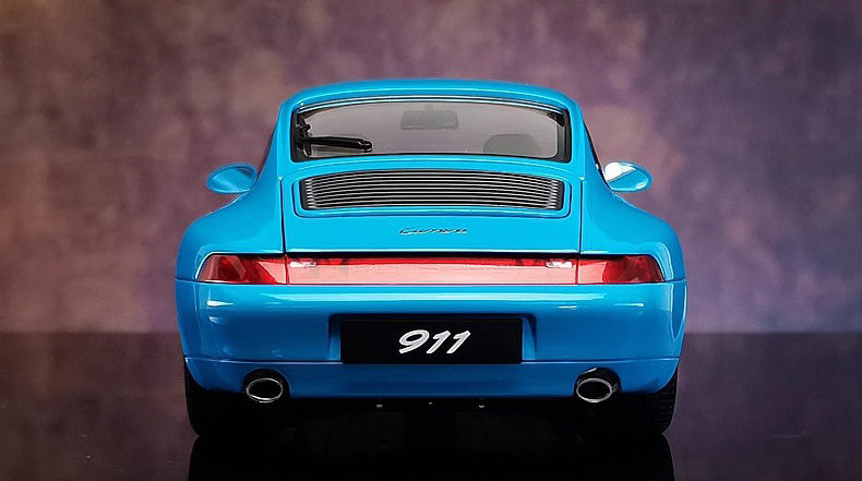 AUTOart 1:18 Porsche 911 (993) Carrera Diecast Car Model