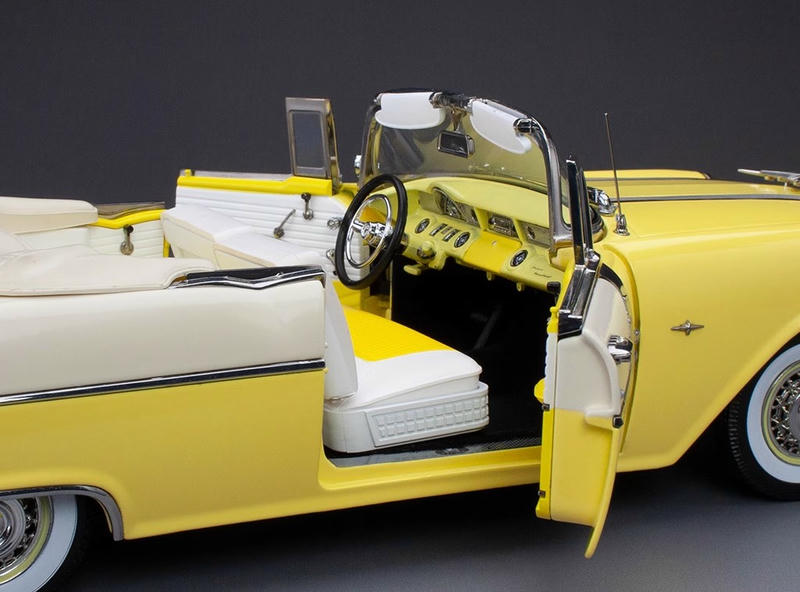 SunStar 1:18 1955 Pontiac Star Chief Diecast Model