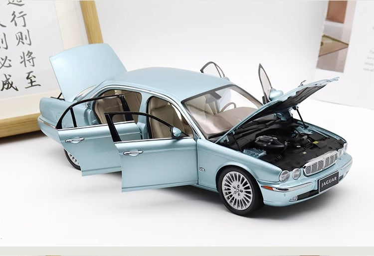 Jaguar XJ (X350) – 1:18 Diecast Model by Almost Real (Limited Edition of 2,000 – Full Function Display)(810503)