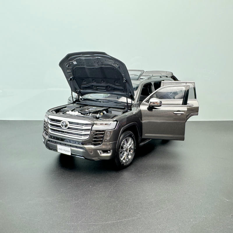 LCD 1:18 Toyota Land Cruiser LC300 ZX Grey Alloy Diecast Model Car