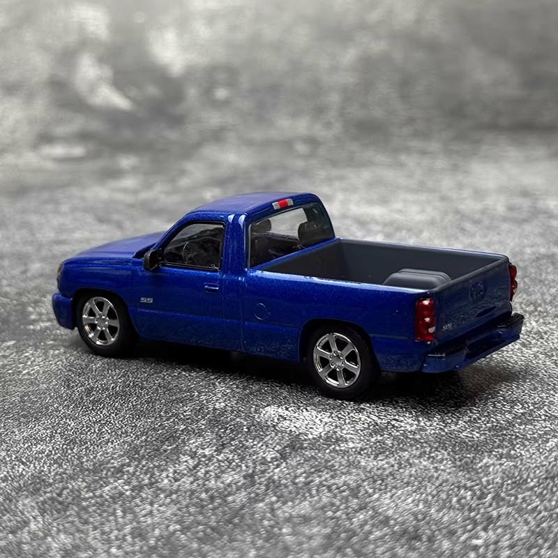 PARA 64 1:64 Chevrolet Silverado 2006 Model