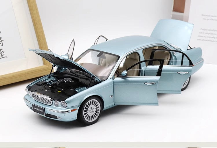 Jaguar XJ (X350) – 1:18 Diecast Model by Almost Real (Limited Edition of 2,000 – Full Function Display)(810503)