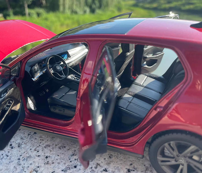 Original Volkswagen Golf 8 1:18 Diecast Model Car
