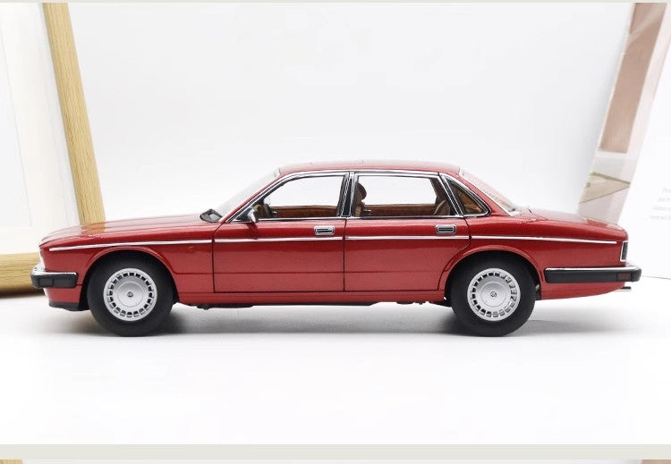 Jaguar Daimler XJ6 (XJ40) – 1:18 Diecast Model by Almost Real (Limited to 1,008 Units – Collector’s Edition)(XJ40)