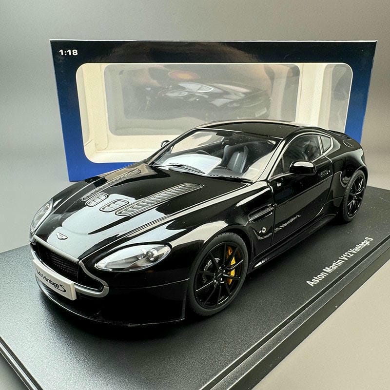 AUTOart 1:18 Aston Martin V12 Vantage S – Diecast Alloy Model
