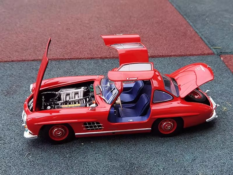 Minichamps 1:18 Mercedes-Benz 300SL W198 1954 “Gullwing” Diecast Model Car