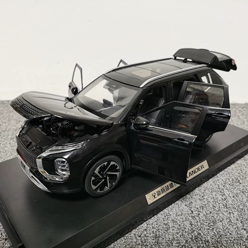 Official 1:18 Mitsubishi Outlander 2023 Diecast Model Car