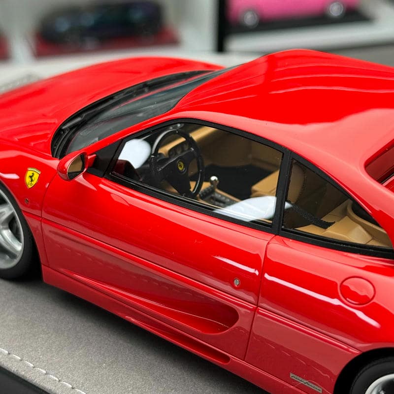 V8 Model 1:18 Ferrari F355 Resin Model Car