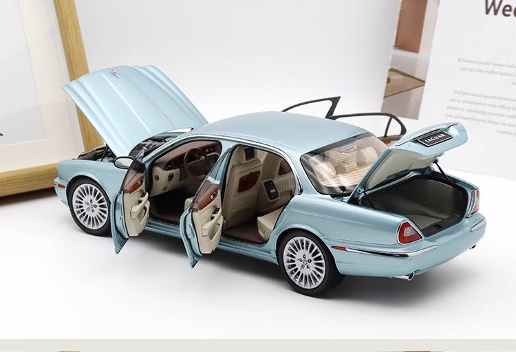 Jaguar XJ (X350) – 1:18 Diecast Model by Almost Real (Limited Edition of 2,000 – Full Function Display)(810503)