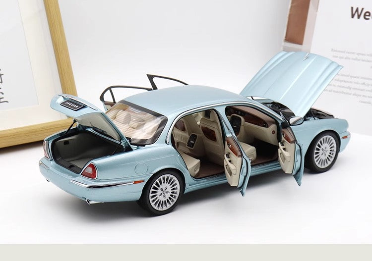 Jaguar XJ (X350) – 1:18 Diecast Model by Almost Real (Limited Edition of 2,000 – Full Function Display)(810503)