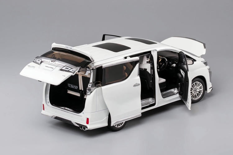 KengFai 1:18 Toyota Vellfire Alloy Diecast Model Car â MPV Collectible Diecast car