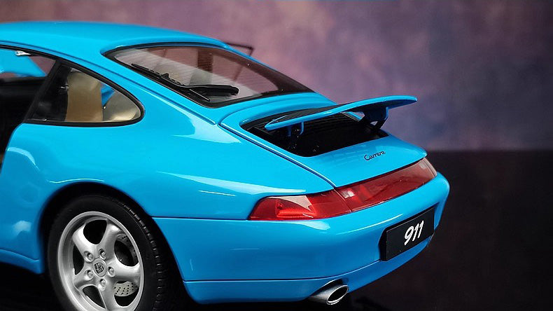 AUTOart 1:18 Porsche 911 (993) Carrera Diecast Car Model