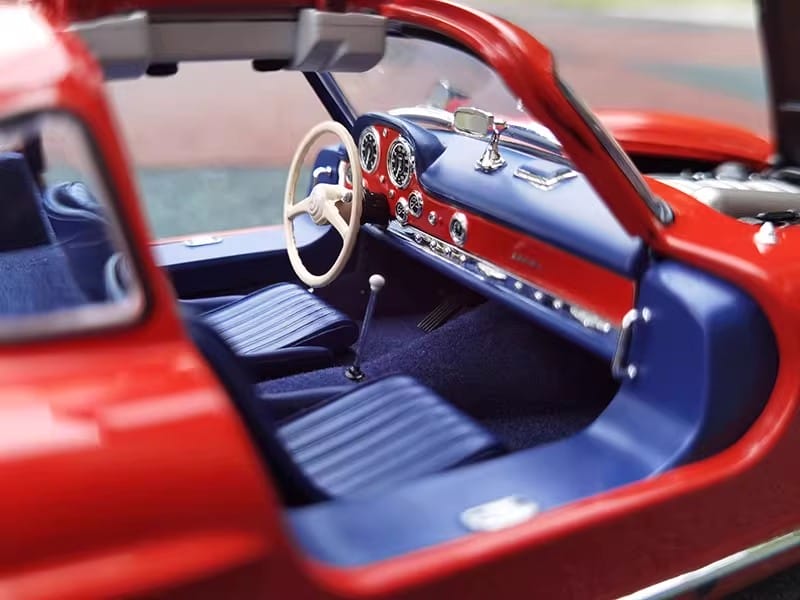 Minichamps 1:18 Mercedes-Benz 300SL W198 1954 “Gullwing” Diecast Model Car