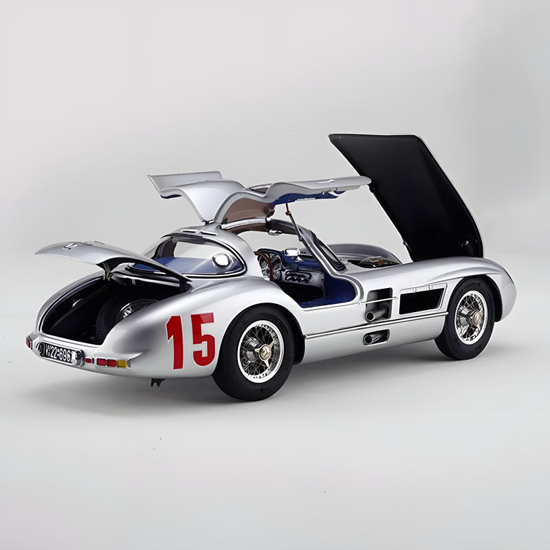 CMC 1:18 Mercedes-Benz 300 SLR 1955 Uhlenhaut Coupe Diecast Model – Silver (M-244 / M-245)