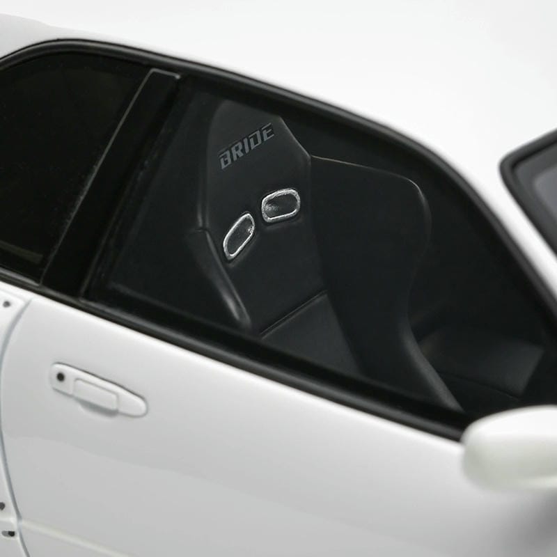 OTTO 1:18 Nissan Skyline GT-R (BNR34) Pearl White QX1 2019