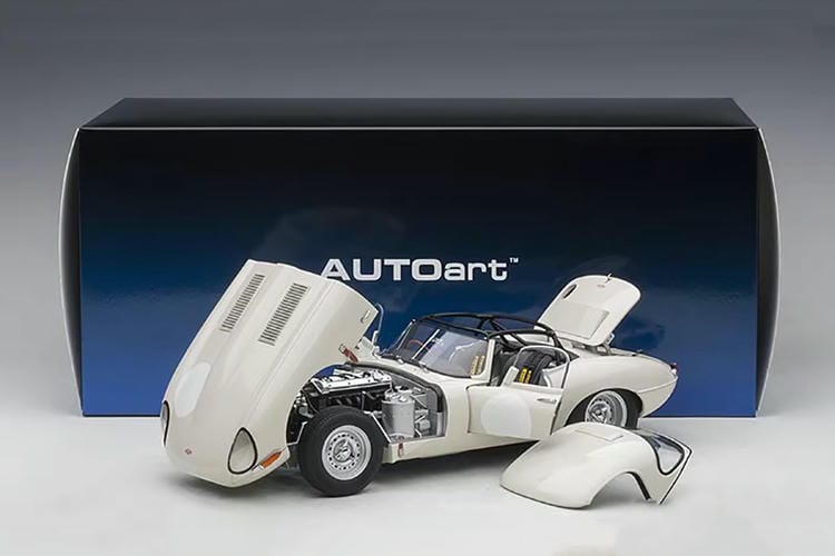 AUTOart 1/18 For Jaguar Jaguar LIGHT E-Type Car Model  Diecast model cars