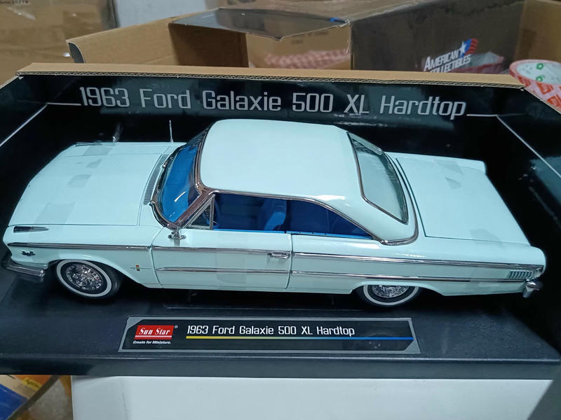 Sunstar 1:18 1963 Ford Galaxie 500XL Alloy Model