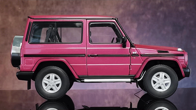 AUTOart Mercedes-Benz G500 SWB (1998) – 1:18 Scale Model(Short Wheelbase Classic, Full Opening Features)( 76113)