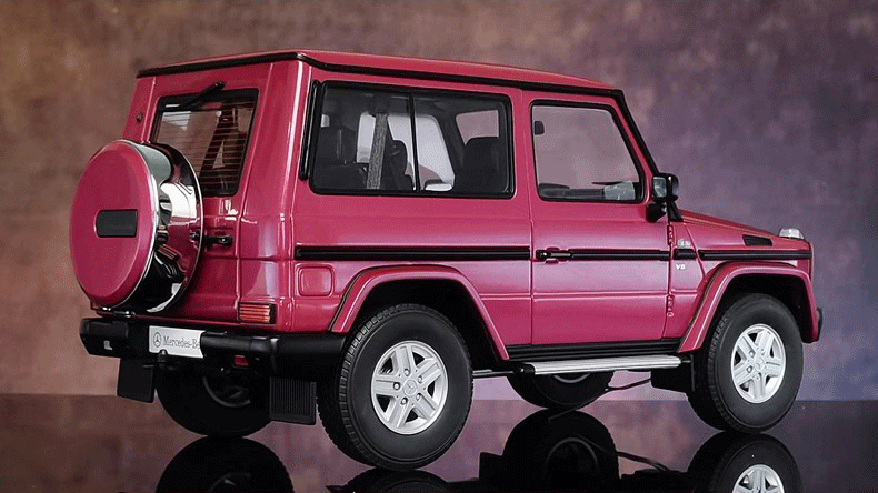 AUTOart Mercedes-Benz G500 SWB (1998) – 1:18 Scale Model(Short Wheelbase Classic, Full Opening Features)( 76113)
