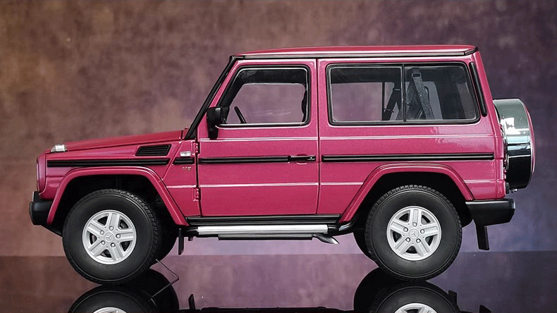 AUTOart Mercedes-Benz G500 SWB (1998) – 1:18 Scale Model(Short Wheelbase Classic, Full Opening Features)( 76113)
