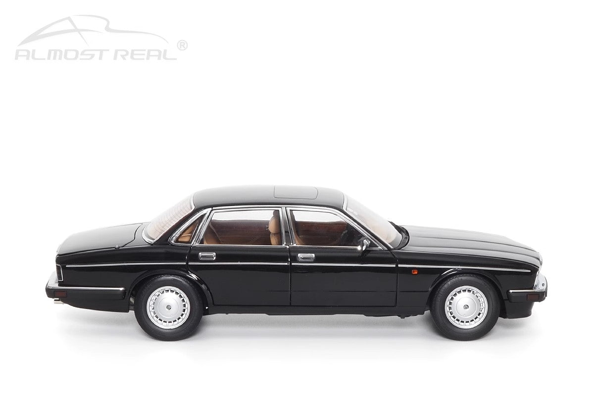 Jaguar Daimler XJ6 (XJ40) – 1:18 Diecast Model by Almost Real (Limited to 1,008 Units – Collector’s Edition)(810543)