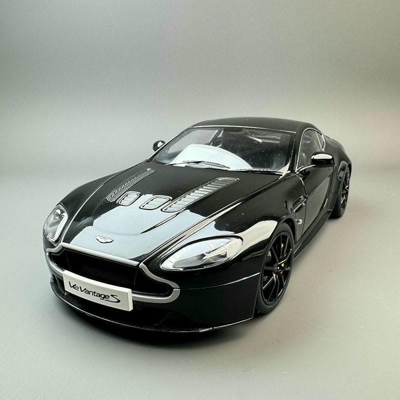 AUTOart 1:18 Aston Martin V12 Vantage S – Diecast Alloy Model
