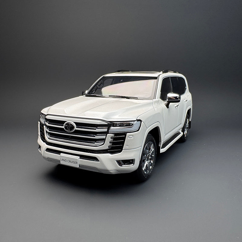LCD Toyota Land Cruiser LC300 ZX 1:18 Alloy Full-Open Diecast Model