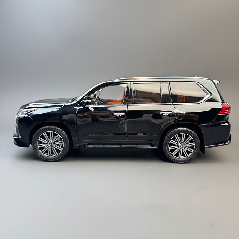 LCD 1:18 Lexus LX570 diecast model