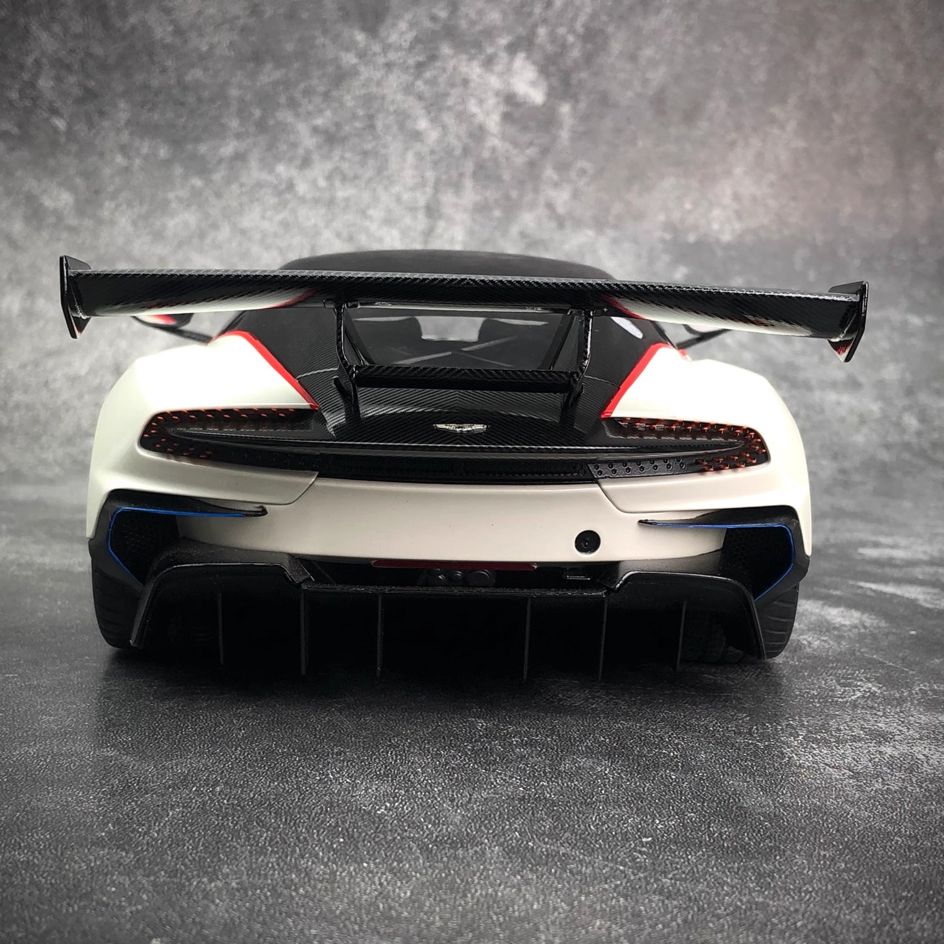 AUTOart 1:18 Full-Opening Alloy Model Car – Premium Display Edition (Multiple Colors)(70261)