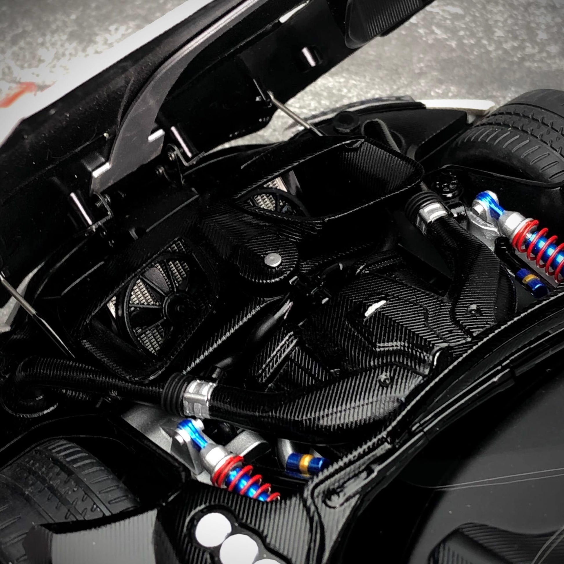 AUTOart 1:18 Full-Opening Alloy Model Car – Premium Display Edition (Multiple Colors)(70261)