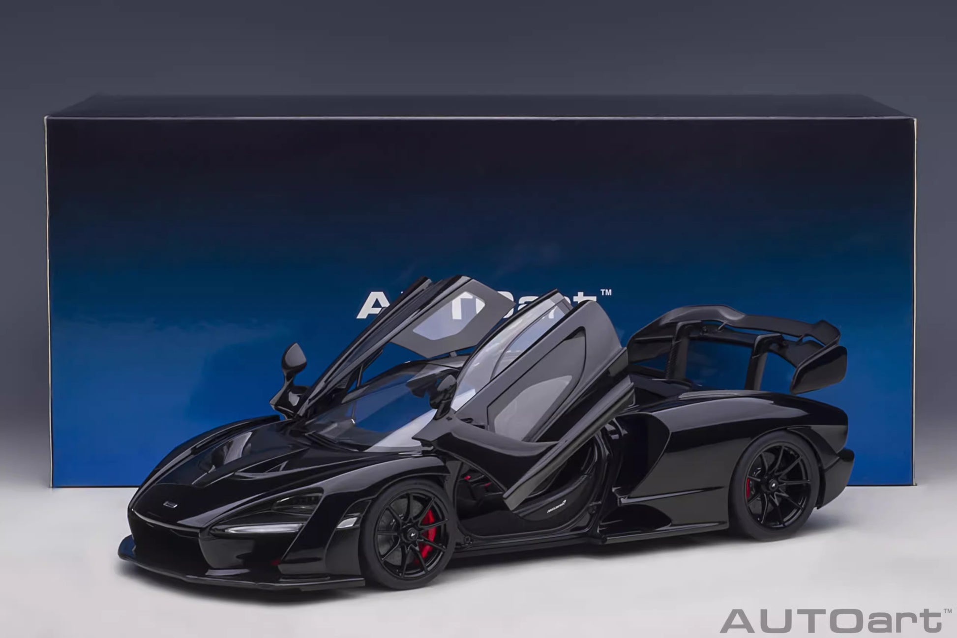 AUTOart McLaren Senna – 1:18 Scale Alloy Model (Functional Doors, Rear Wing, and Steering Linkage)(76076)