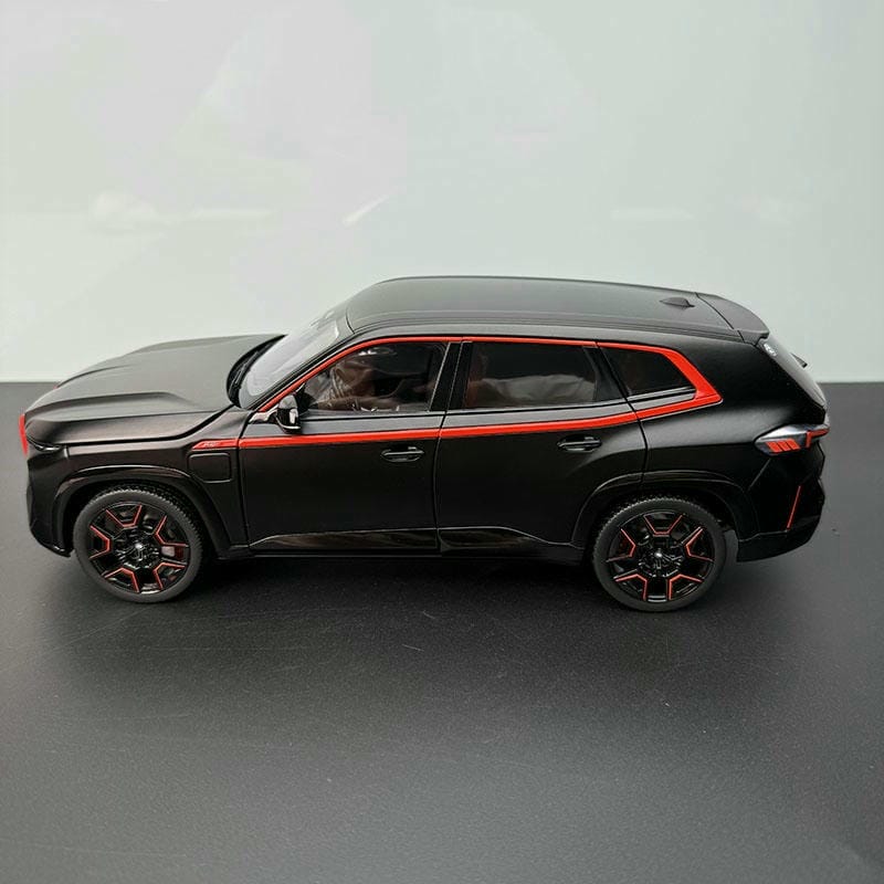 Minichamps 1:18 BMW XM Alloy Model – Bold Luxury Meets Precision Detail