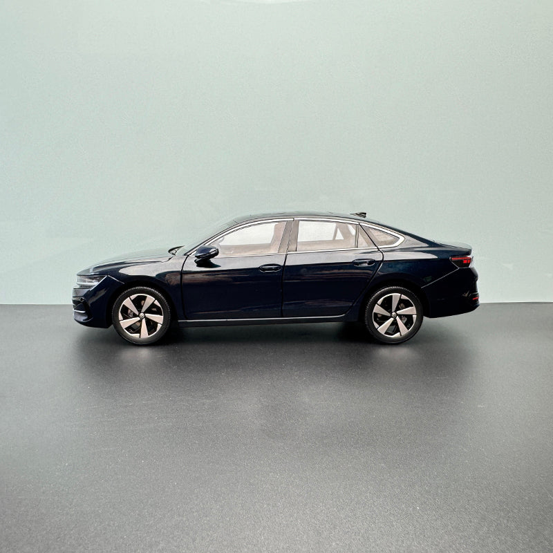 1:18 Volkswagen Magotan B9 Diecast Model – Alloy & ABS Precision with Opening Doors, Hood & Sunroof