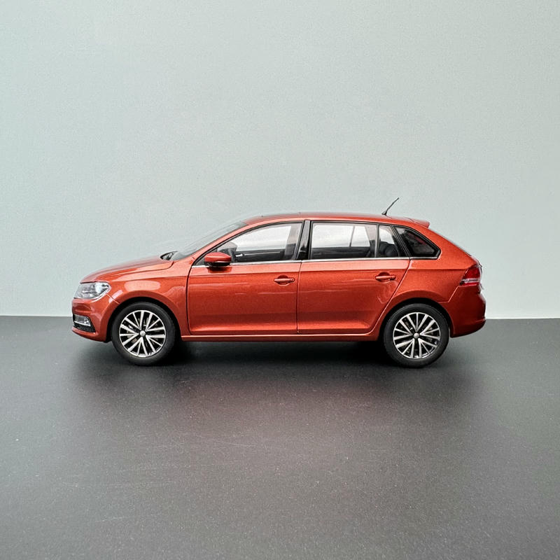 SAIC Volkswagen Gran Santana 1:18 Scale Model