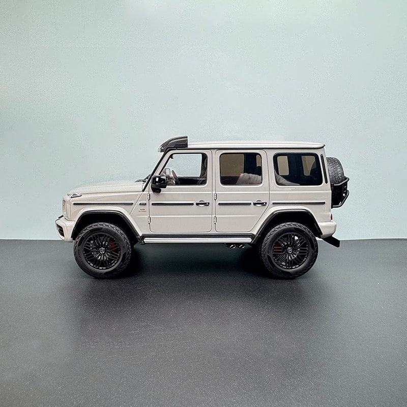 Mercedes-Benz G63 4×4 1:18 Die-Cast Alloy Model by Almost Real