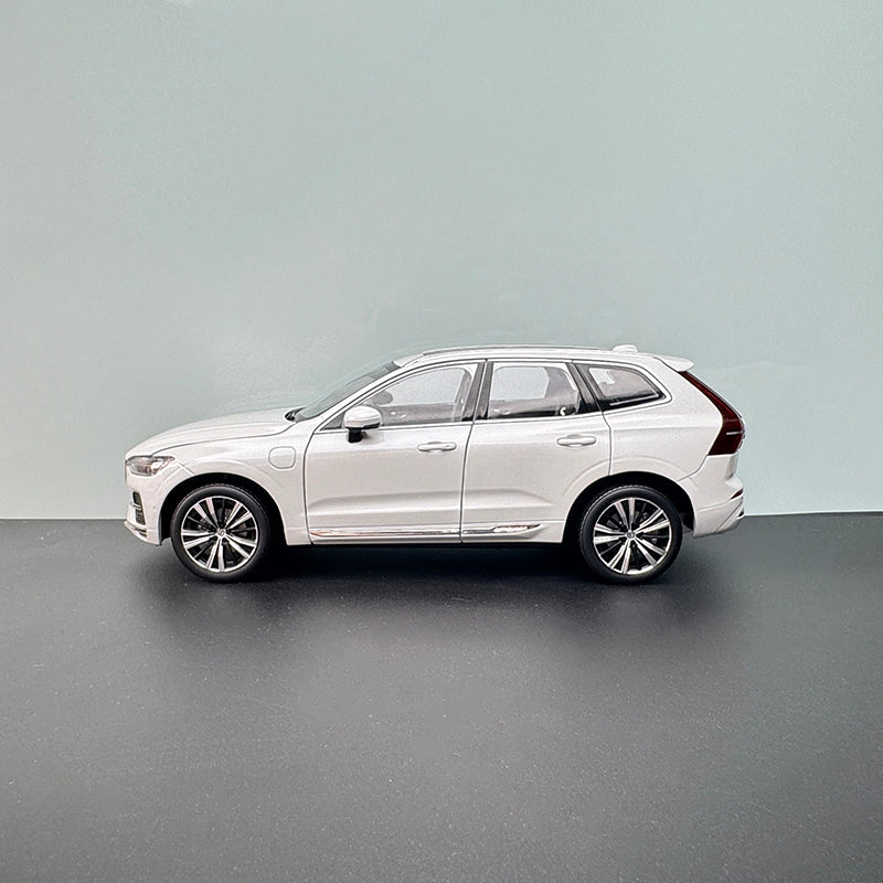 Volvo 22 Modified XC60 1:18 Die-Cast Alloy Model (Crystal White, Silver Gray, Morning Light Silver)