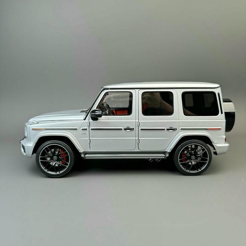 Almost Real 1:18 Mercedes-Benz G63
