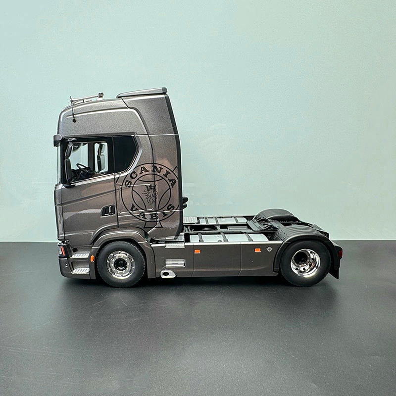 1:18 Scania V8 730S Tractor Truck Model – Alloy Diecast Truck Collection